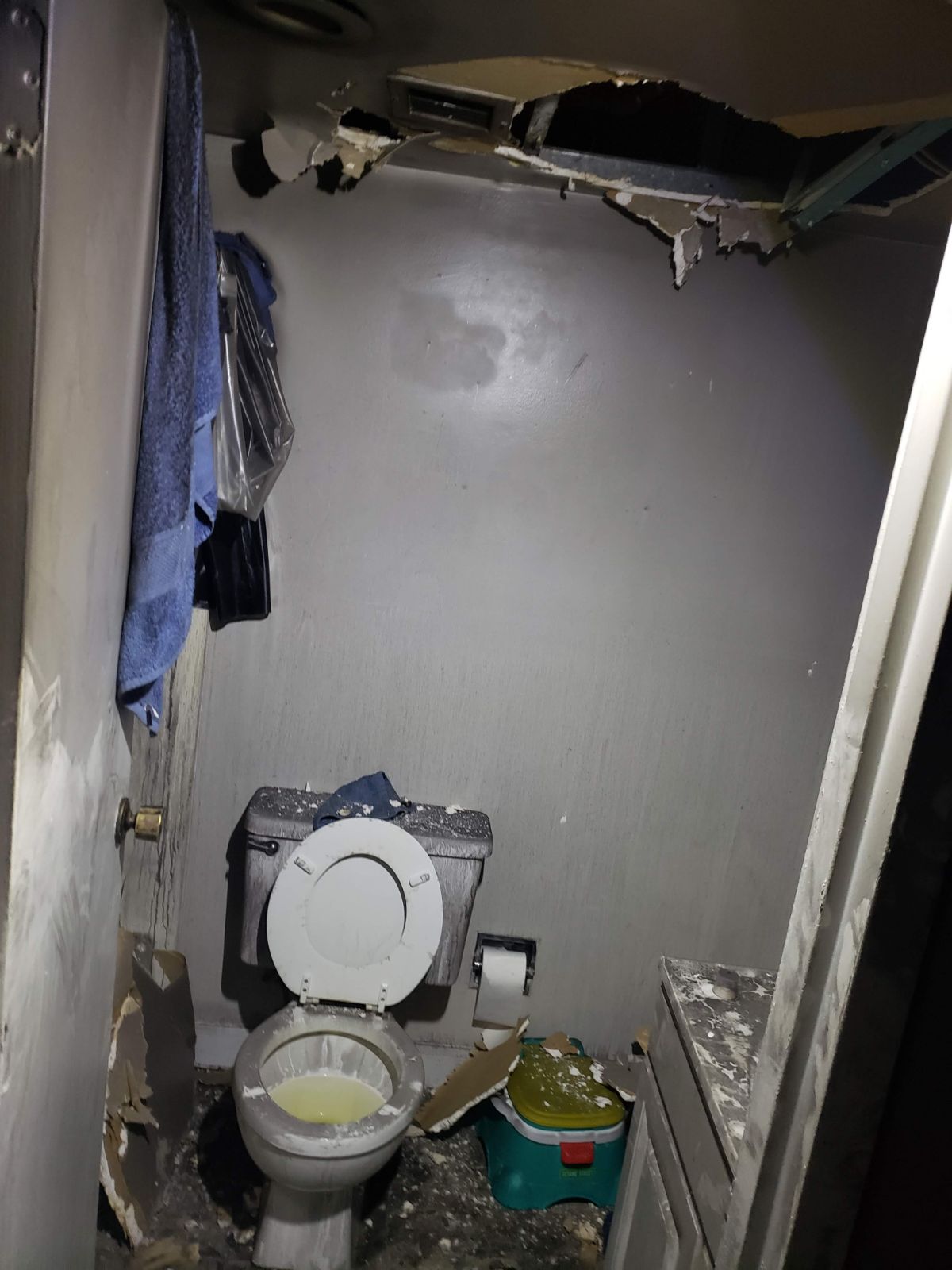 Fire Bathroom Before - regency-park